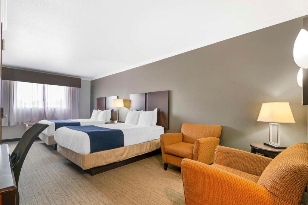 Best Western Plus Olathe Hotel Exterior photo