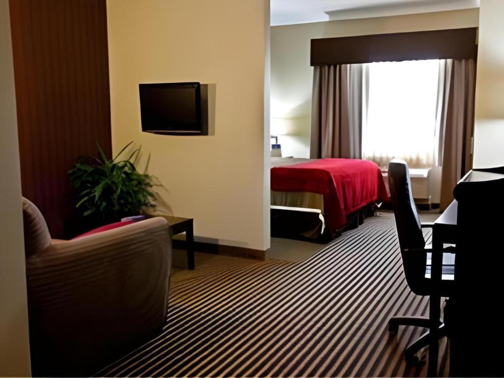 Best Western Plus Olathe Hotel Exterior photo