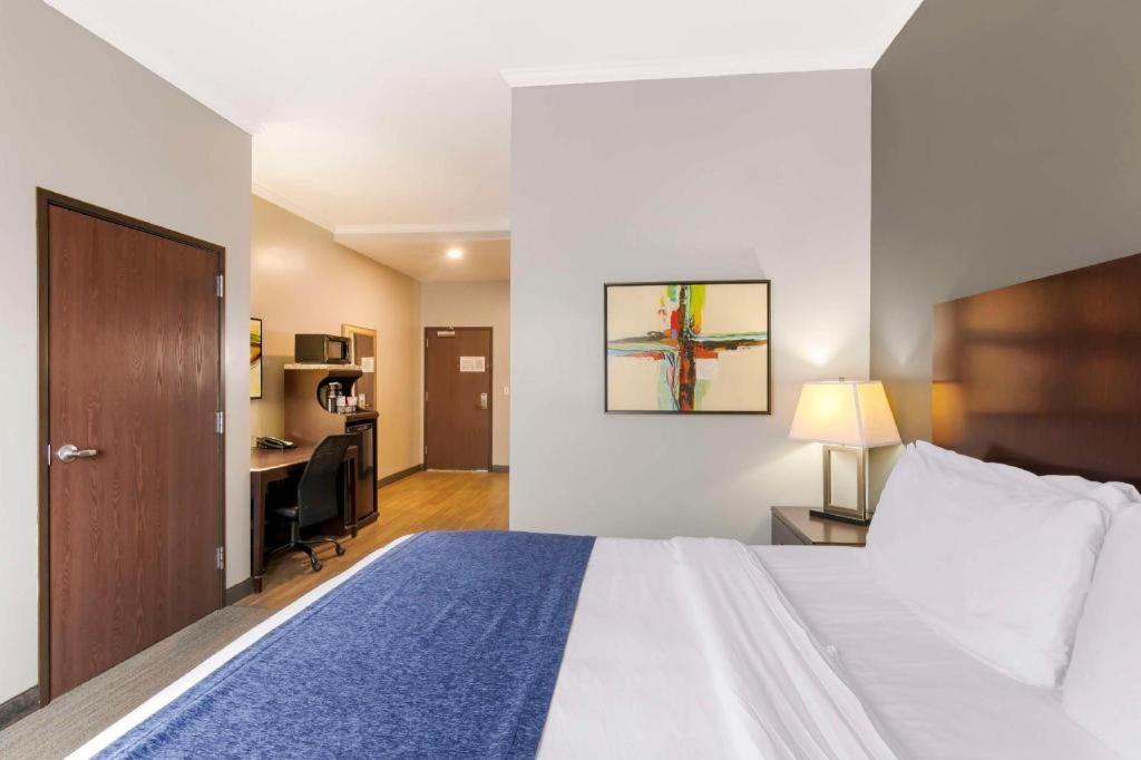 Best Western Plus Olathe Hotel Exterior photo