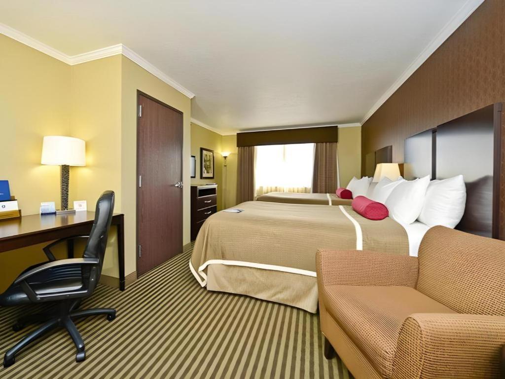 Best Western Plus Olathe Hotel Exterior photo